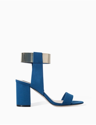 Sandália de salto com bracelete