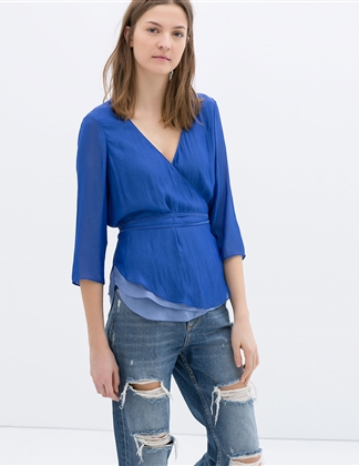 Blusa cruzada bicolor