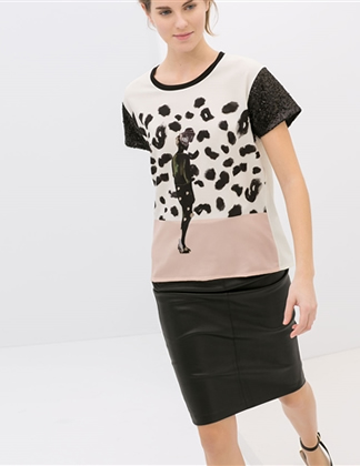 Blusa com mangas em paietê